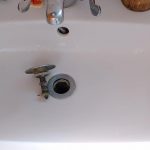 Cork  Fix the sink stopper and align the water tank image 1